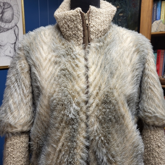 Vintage D'Esprit Faux Fur Coat - Picture 4 of 9